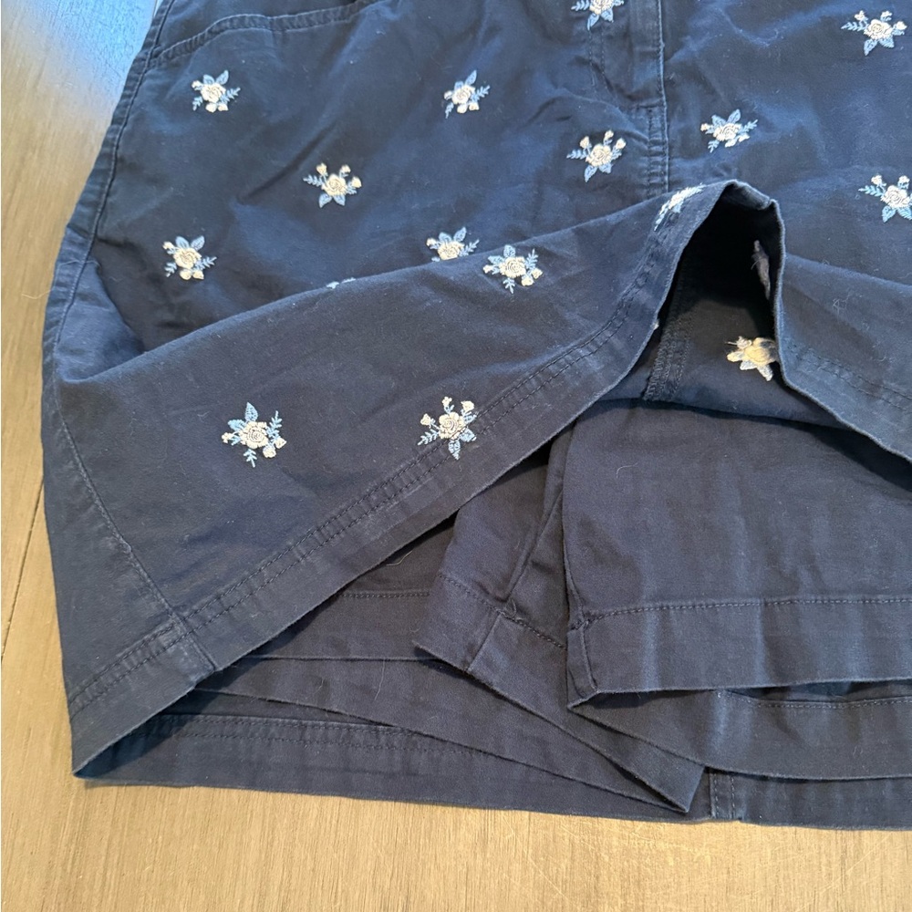 Karen Scott Navy Skort with White Floral Embroidery - Picture 8 of 11
